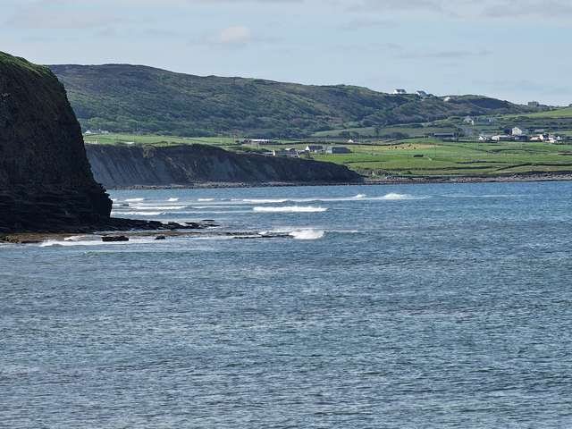 small swell on the reefs, nobody surfing yet